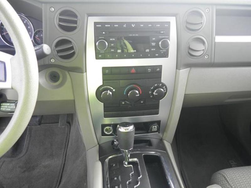 2008 Jeep Commander Sport