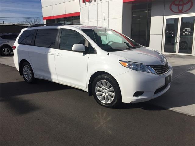 2014 Toyota Sienna LE 7-Passenger