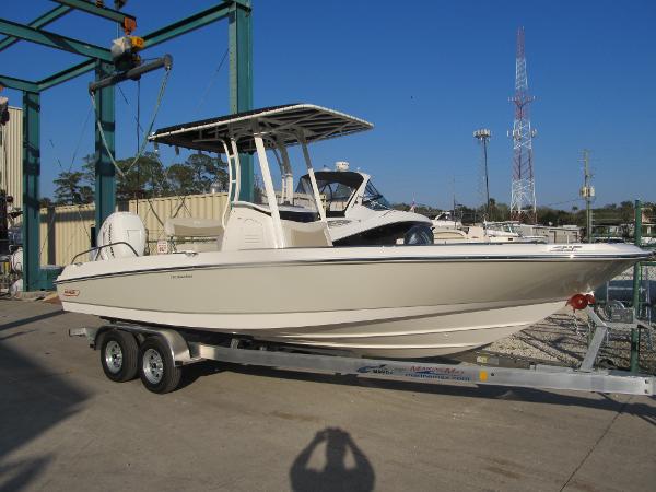 2017 Boston Whaler 240 Dauntless