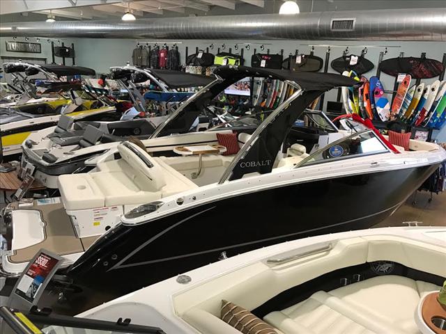 2017 COBALT BOATS R7WSS Surf