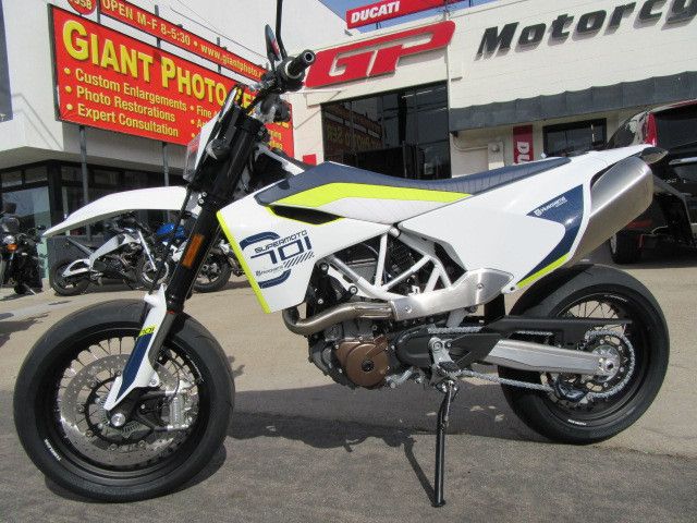 2017 Husqvarna 701 SUPERMOTO