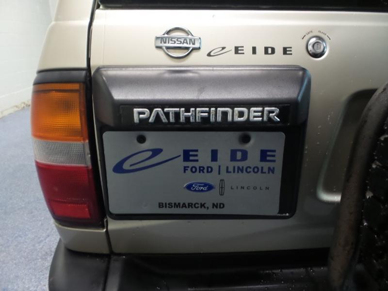 1997 Nissan Pathfinder SE