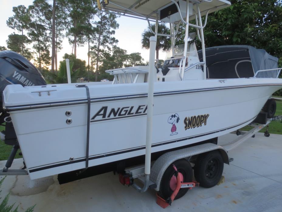 2004 Angler Boats 220F