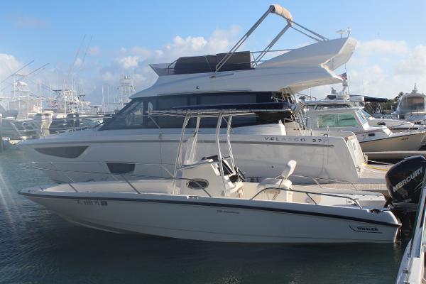 2013 Boston Whaler Dauntless 230