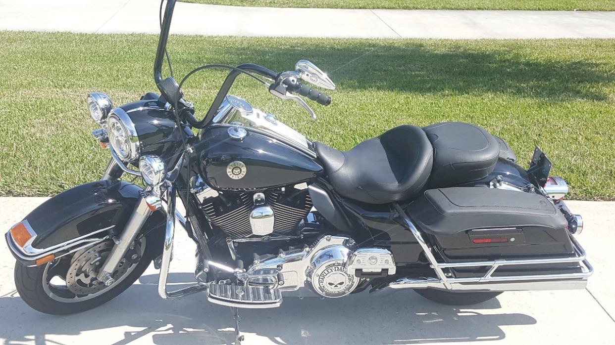 2011 Harley-Davidson ROAD KING POLICE