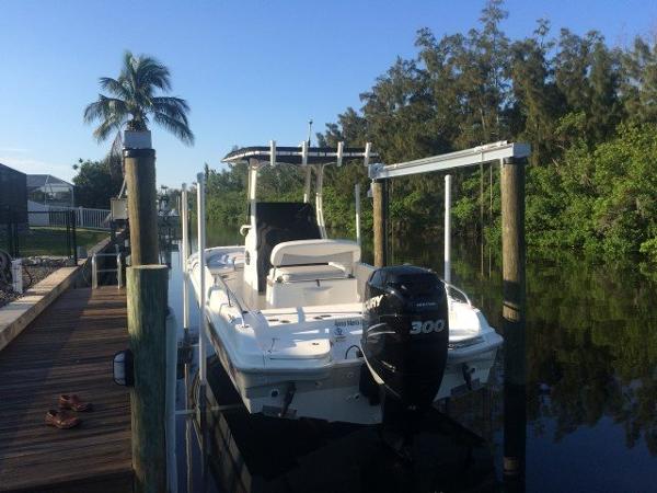 2014 Boston Whaler 240 Dauntless