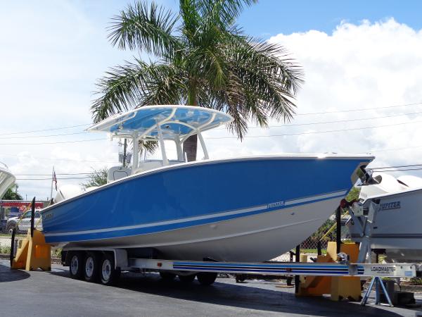 2017 Jupiter 32 Center Console