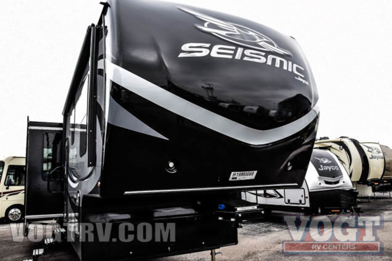 2017 Jayco Seismic 4213