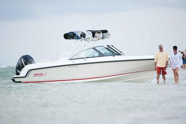 2017 Boston Whaler 230 Vantage