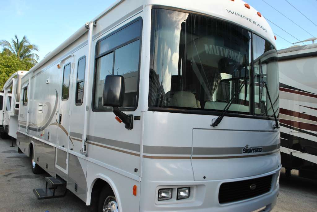 2004 Winnebago SIGHTSEER