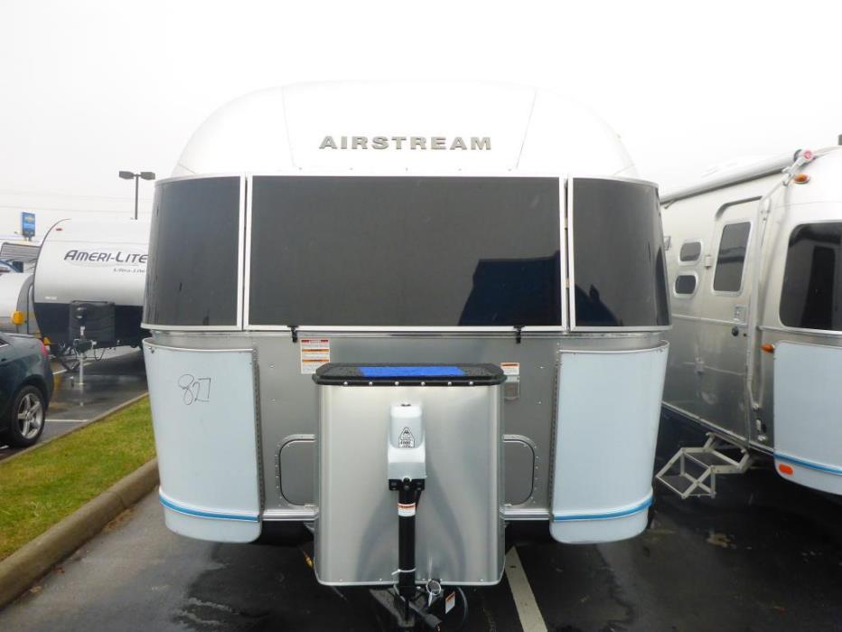 2017 Airstream Flying Cloud FC 27JWBFB QUEEN FRONT