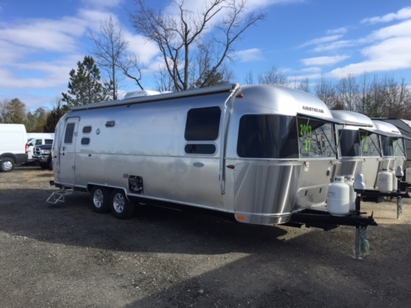 2017 Airstream FLYING CLOUD 27FB