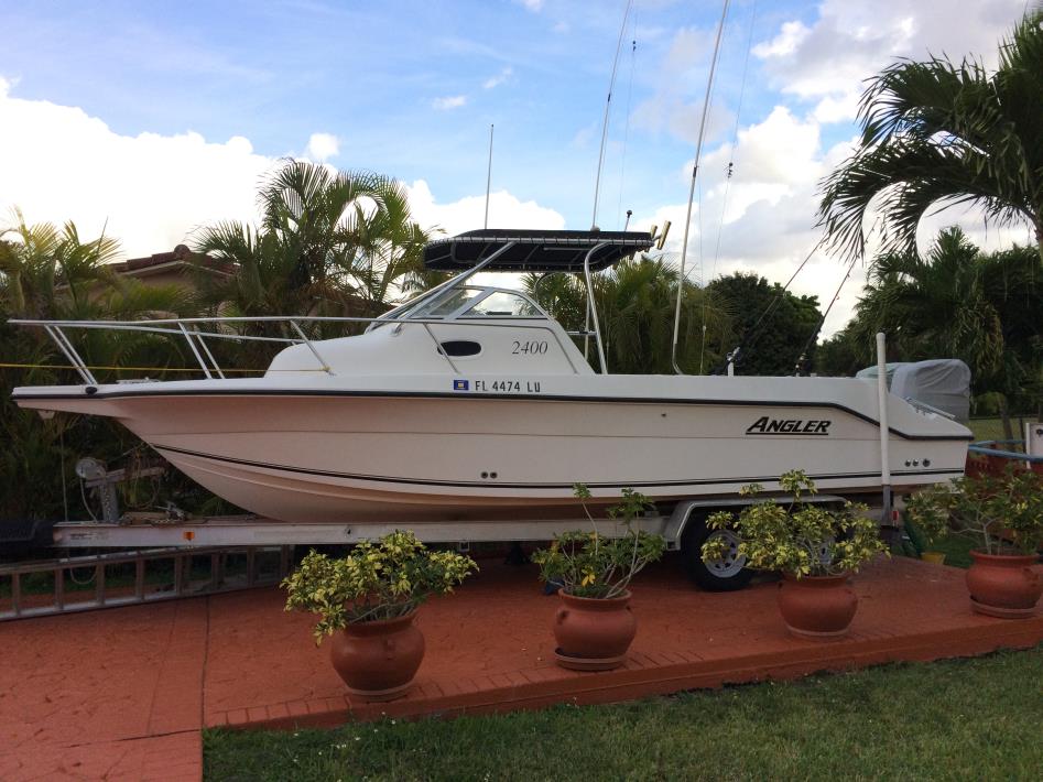 2001 Angler Boats 240WA