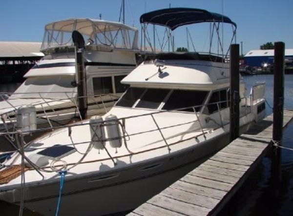 1984 Sea Ray 360 Aft Cabin