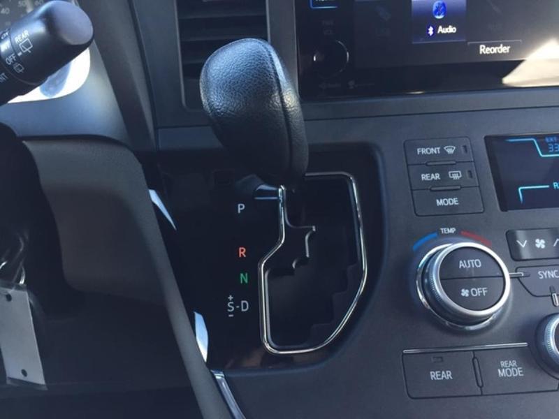 2015 Toyota Sienna LE 7-Passenger Auto Access Seat