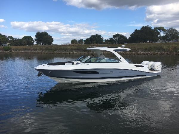 2017 Sea Ray SLX 350 OB