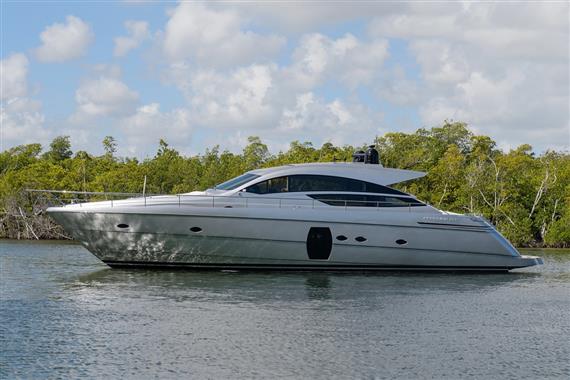 2013 Pershing 64'