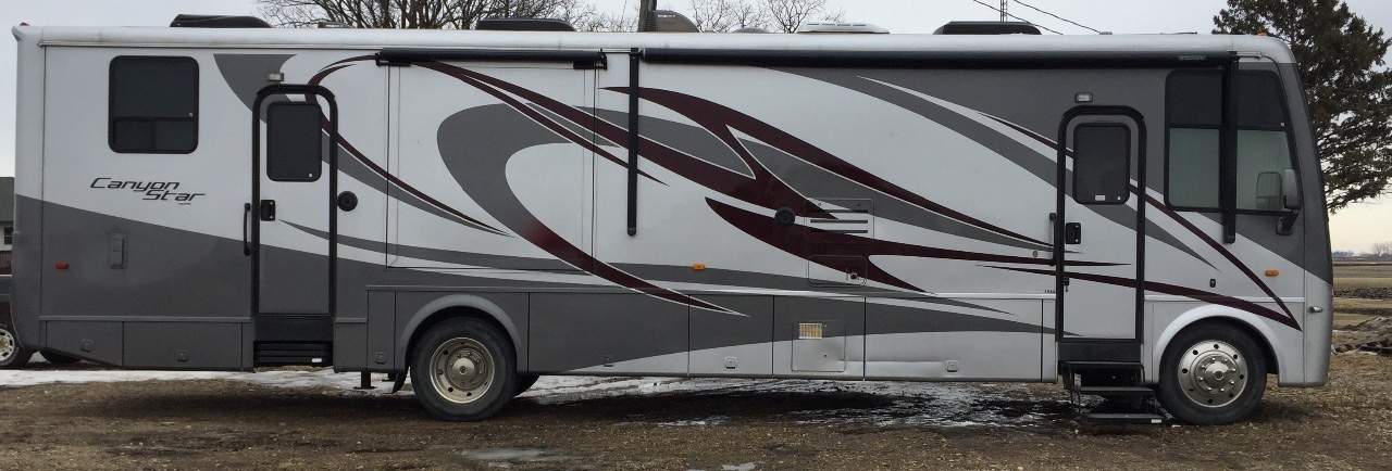 2011 Newmar CANYON STAR 3920