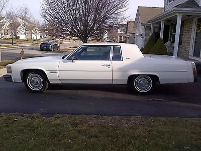Cadillac : DeVille Base White 1983 Coupe DeVille in good condition