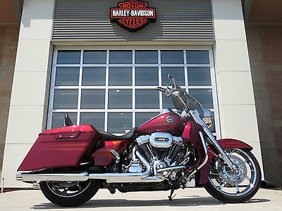 Harley-Davidson : Touring Screamin Eagle Road King CVO FLHRSE 110 Motor 6 Spd. ABS Cruise & Security