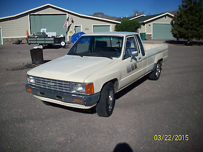 Toyota : Other Deluxe Long Bed  1986 toyota pickup truck long bed xtra cab