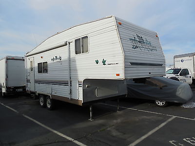 2003 Wilderness Fifth Wheel Trailer; White And Green