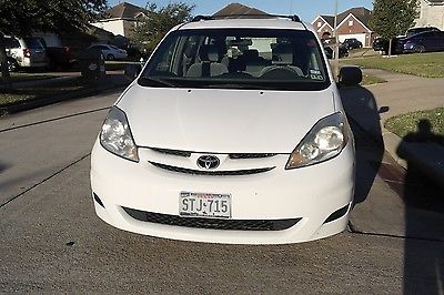 Toyota : Sienna CE Van Toyota Sienna CE 2008, White, excelent condition, I own it since 2009