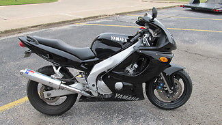 Yamaha : YZ 2001 black 600 r