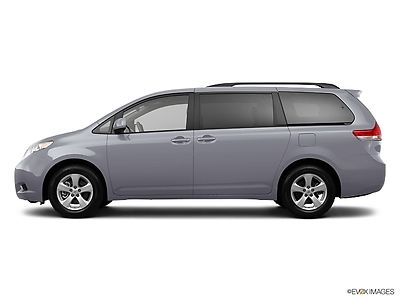 Toyota : Sienna 5dr 8-Passenger Van V6 XLE FWD 5 dr 8 passenger van v 6 xle fwd low miles van automatic gasoline 3.5 l v 6 cyl silv