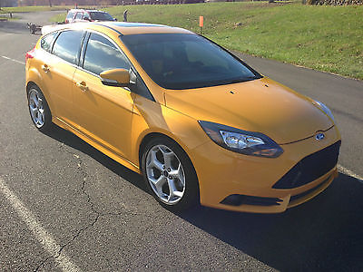 Ford : Focus ST NAV, MYFORD TOUCH, SONY STEREO W/ SUB, RECARO SEATS
