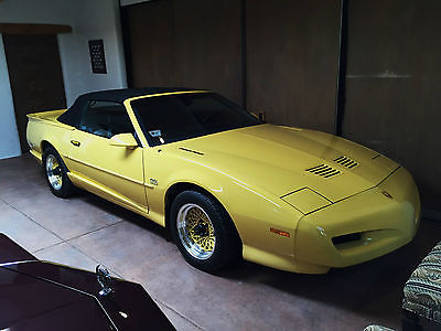 Pontiac : Trans Am Convertible  1992 pontiac trans am convertible 33 000 miles corvette camaro firebird 89 90