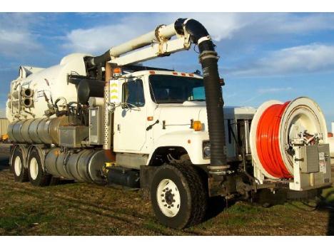 2001 Vactor 2115-16 Combination Sewer Cleaner - PD