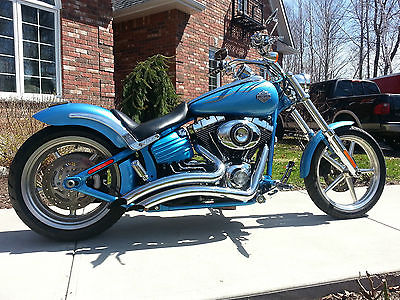 Harley-Davidson : Softail Harley Davidson 2011 Rocker C - Loaded with extras!