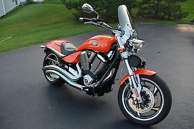 Victory : Hammer 2011 victory hammer motorcycle metallic orange chromed with warranty