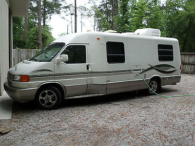 RIALTA Winnebago 2002 Class C, QD Layout , Meticulously Maintained