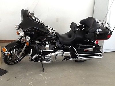 Harley-Davidson : Touring Black and Chrome Ultra Classic , Less than 11,000 miles,