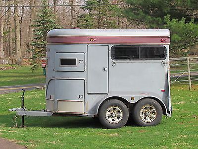 1991 Sundowner 2 horse bumper pull trailer