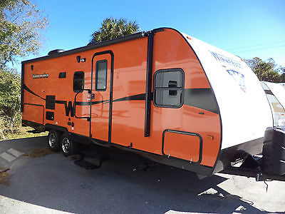 Like New 2015 Winnebago Minnie Travel Trailer! Loaded! 90 Day Warranty!