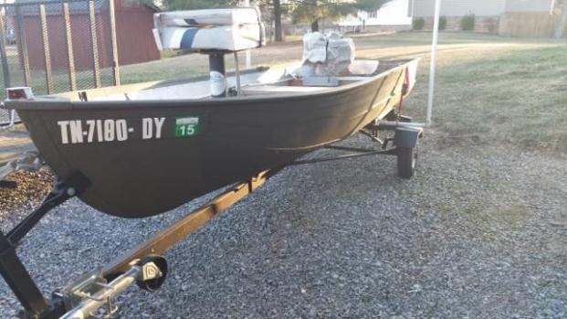 16ft fishing boat with 3 motors & other extra's