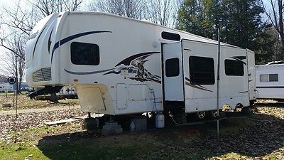 2008 Forest River Wildcat Rear 32QBBS 5th Wheel RV