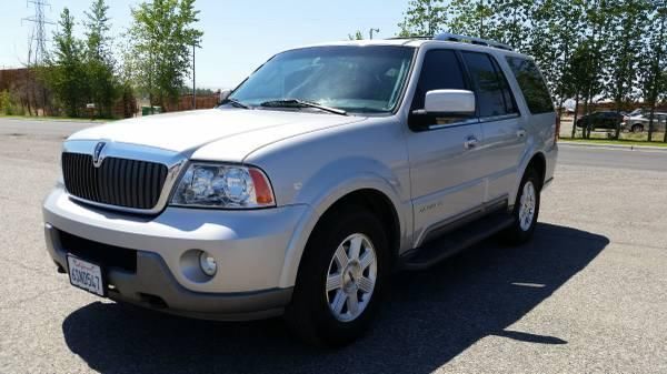 Lincoln Navigator SUV.  2003 4 wheel Drive  Clean, low miles. Loaded