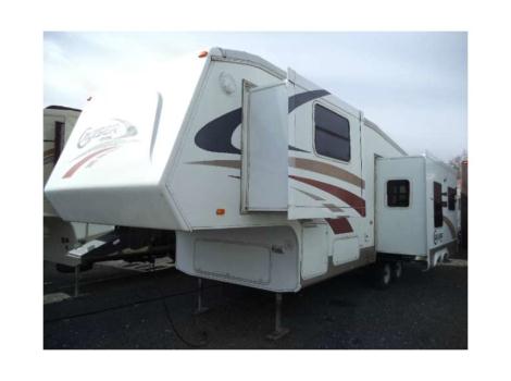 2005 Crossroads Cruiser 28' with 2 slide outs
