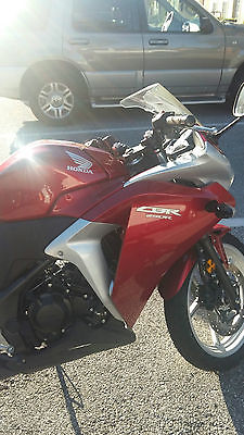 Honda : CBR Great bike for beginners or fuel efficient and fun motorcycle