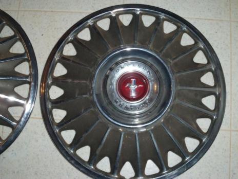 1967 ford mustang hubcaps, 1