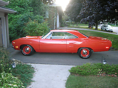 Plymouth : Road Runner 2 Door Hardtop Rotisserie Restored Factory Tor-Red and White Interior Air Grabber