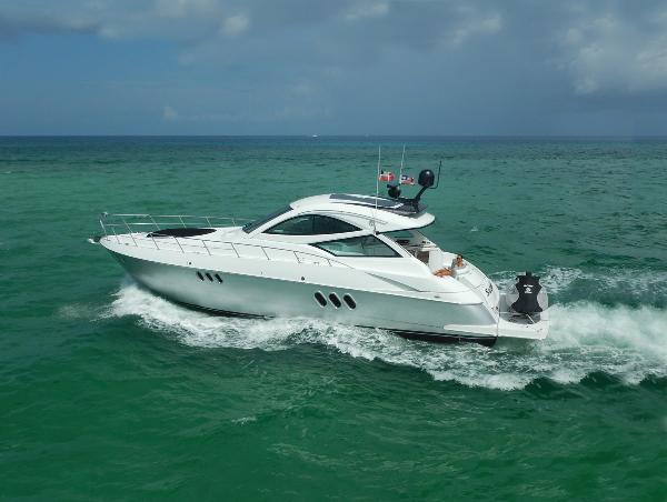 2015 Cruisers Yachts 540 Sport Coupe