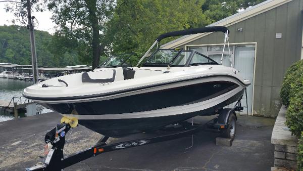 2015 Sea Ray 19 SPX