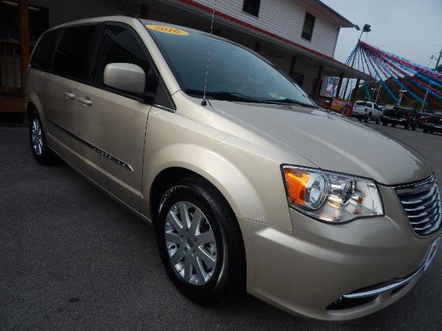 2016 Chrysler Town and Country Touring