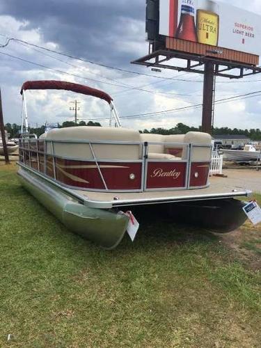 2016 Encore Boat Builders BENTLEY 220 CRUISE SE