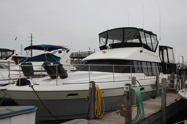 1990 Bayliner 4387 Aft Cabin MY